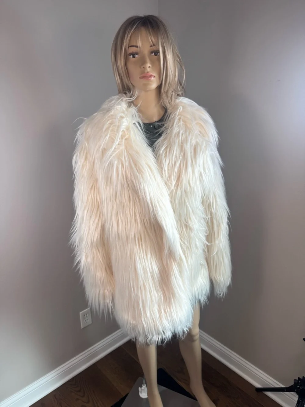 AKIRA Ivory Shag Faux Fur Coat Jacket S/M NWT Glam Festival Winter - Picture 4 of 5
